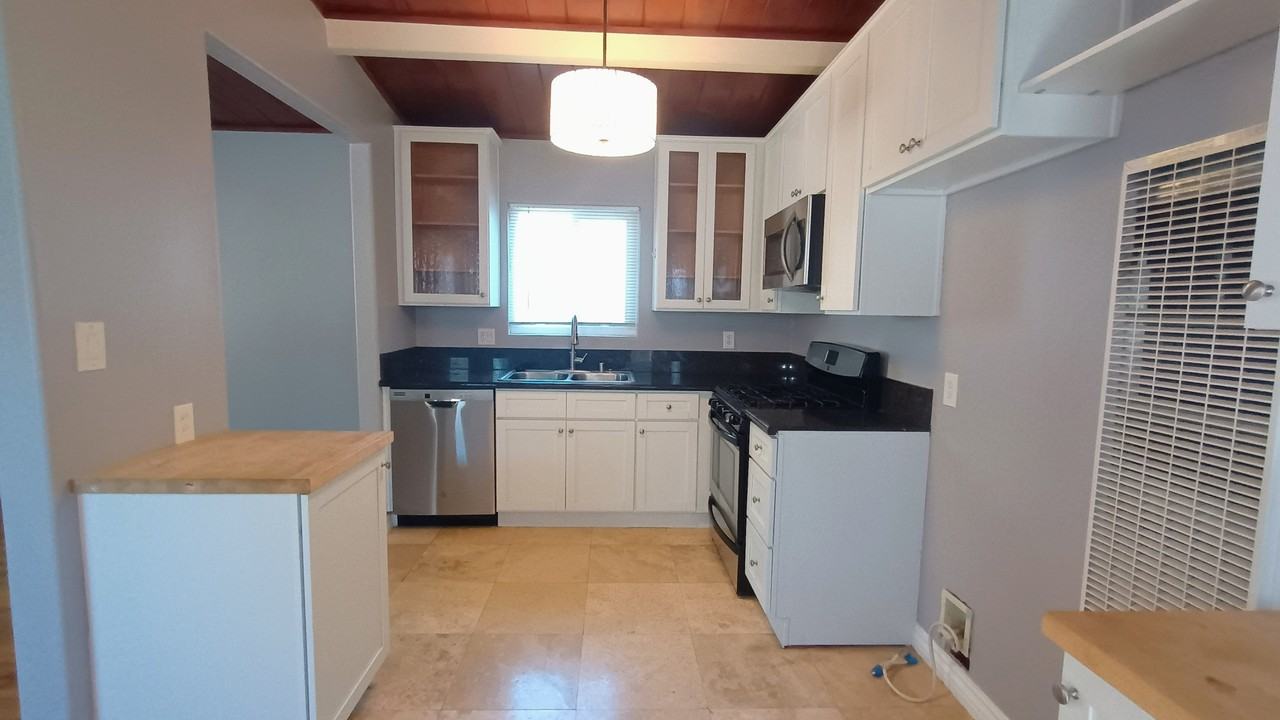 5138 Savannah St #1 - Photo 6 of 18