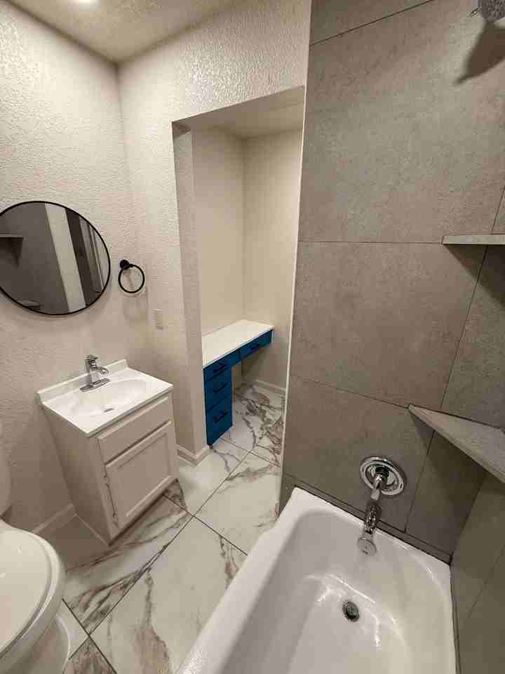 4200 Gram Ln apartment I - Photo 5 of 8