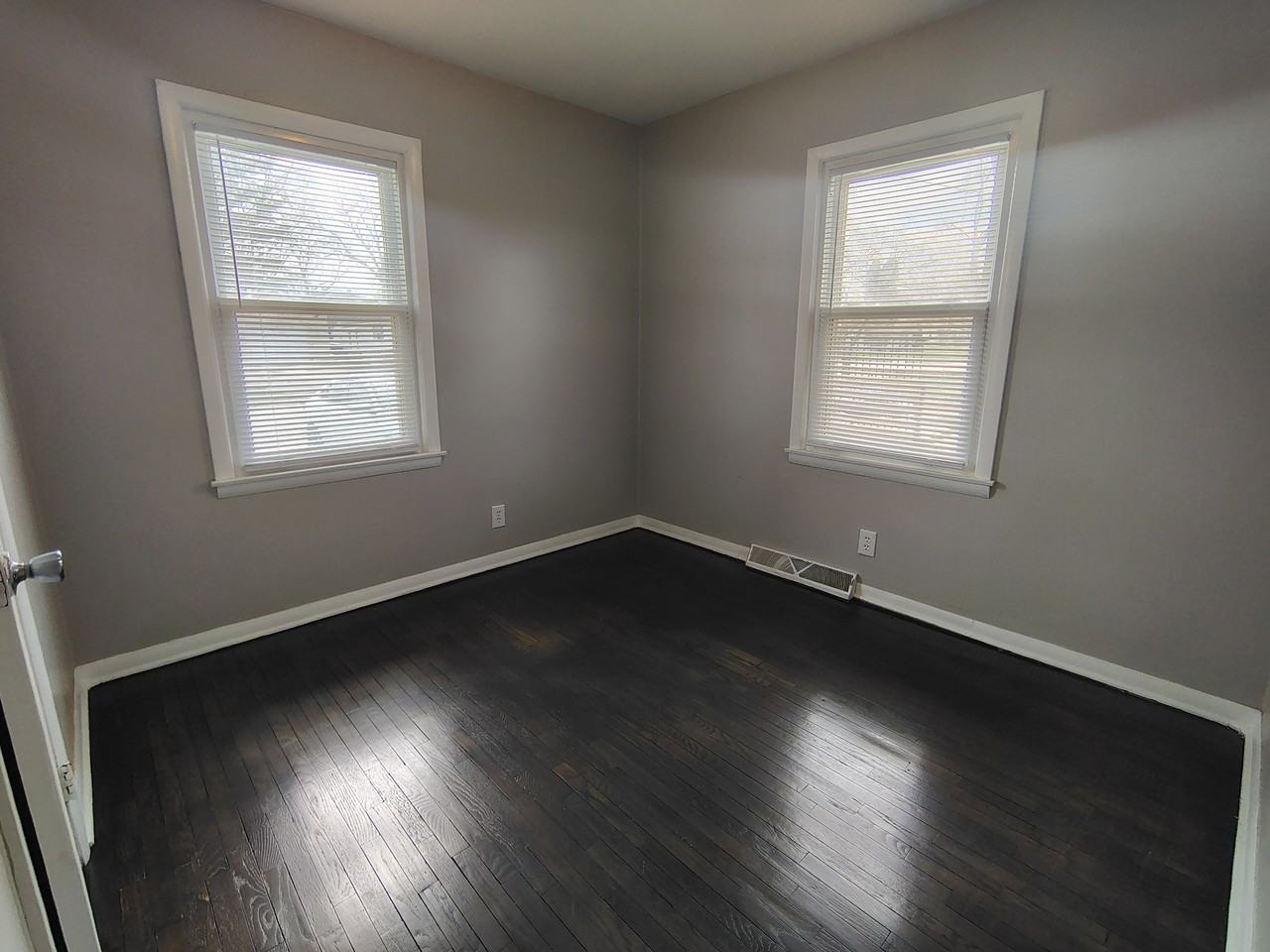 912 Hayes Ave #1 - Photo 3 of 10