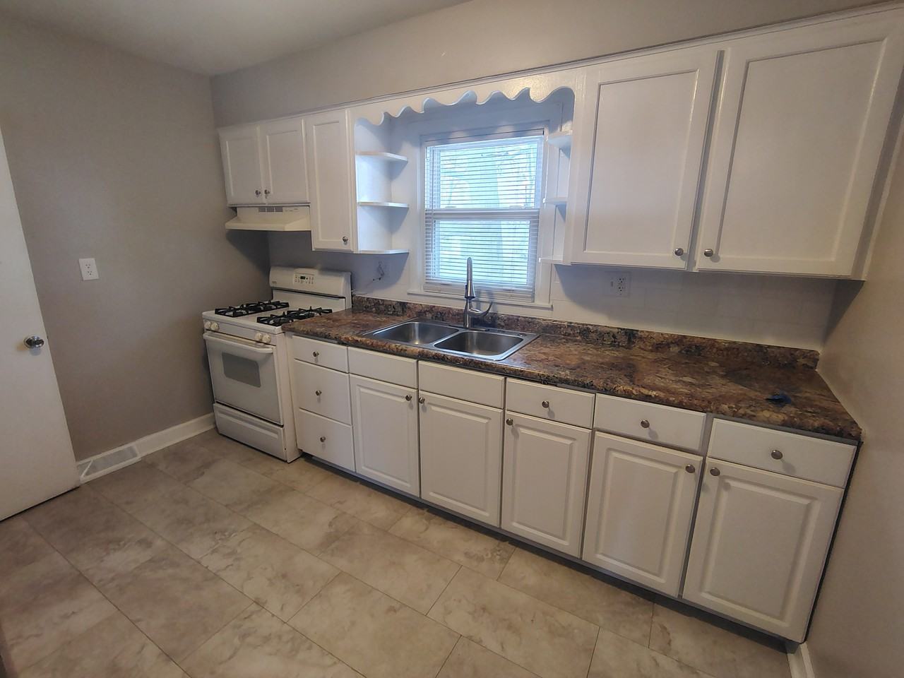 912 Hayes Ave #1 - Photo 6 of 10