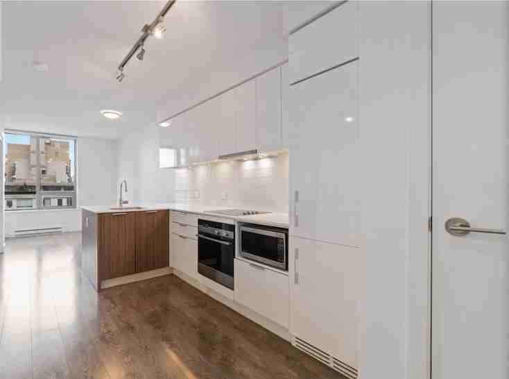 1308 Hornby St - Photo 2 of 15