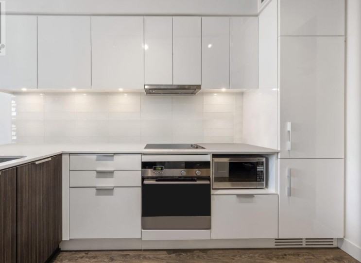 1308 Hornby St - Photo 4 of 15