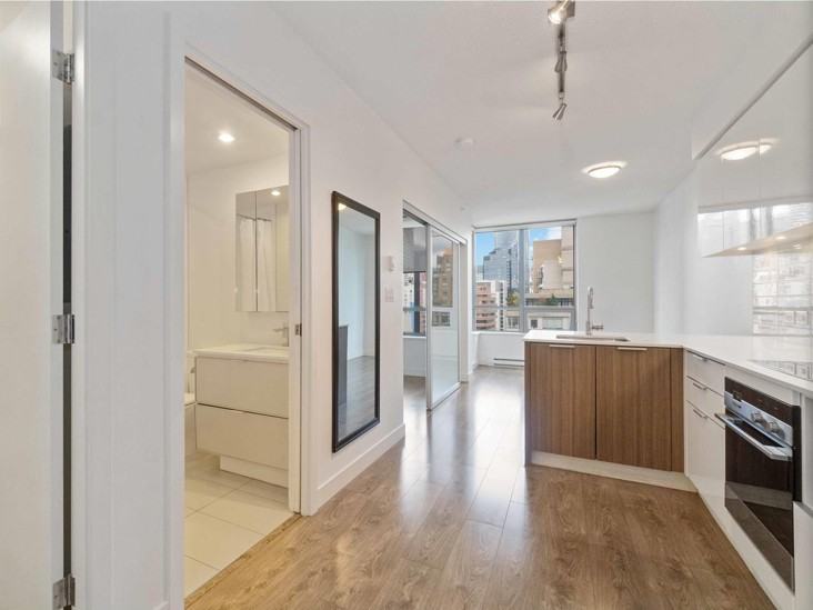 1308 Hornby St - Photo 5 of 15