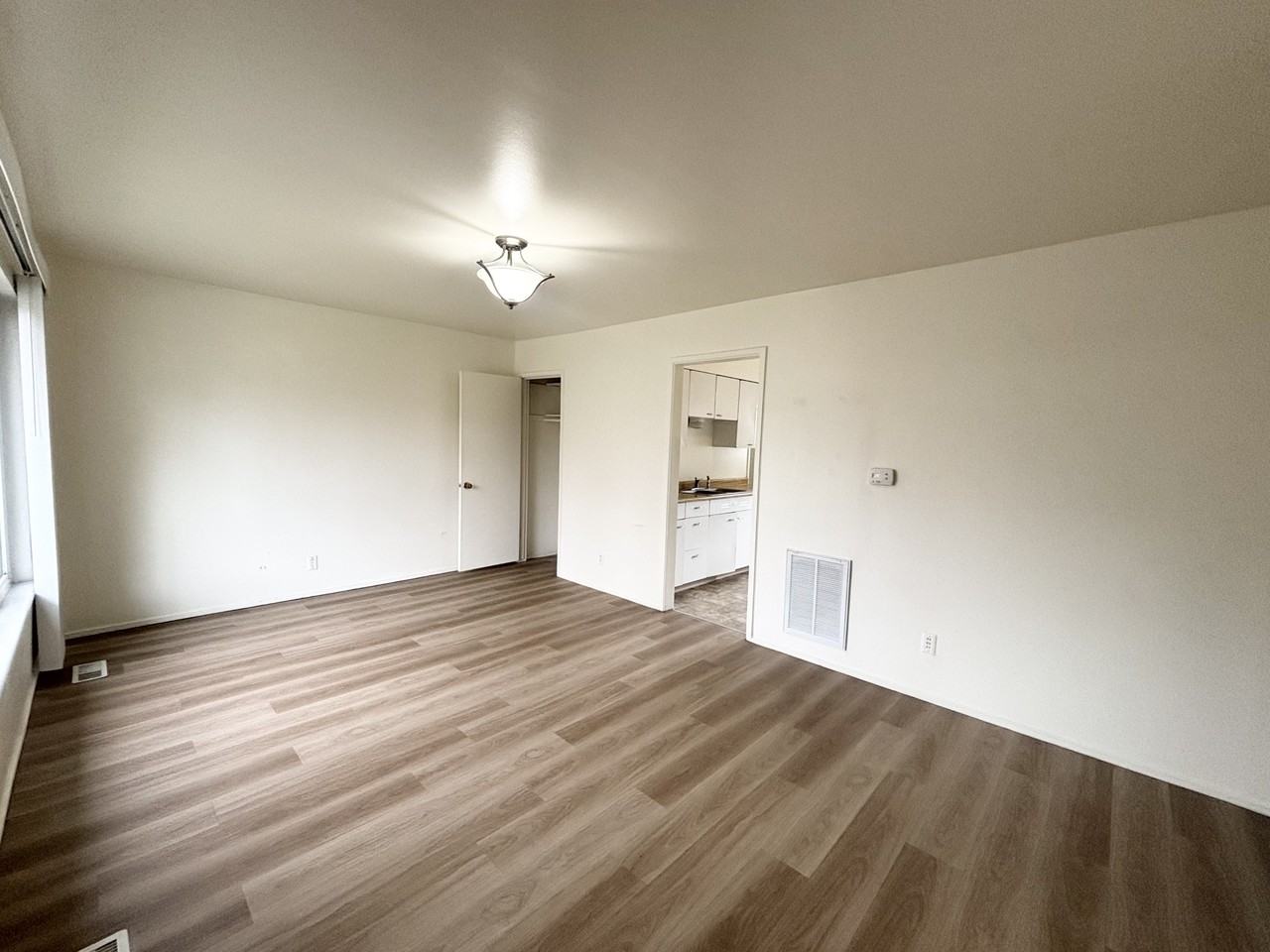 995 S 400 E #1003 - Photo 3 of 18