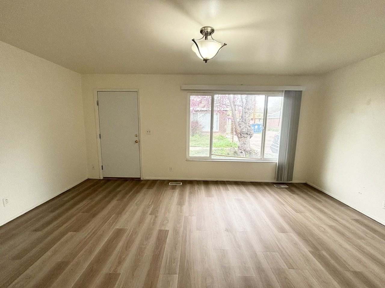 995 S 400 E #1003 - Photo 4 of 18