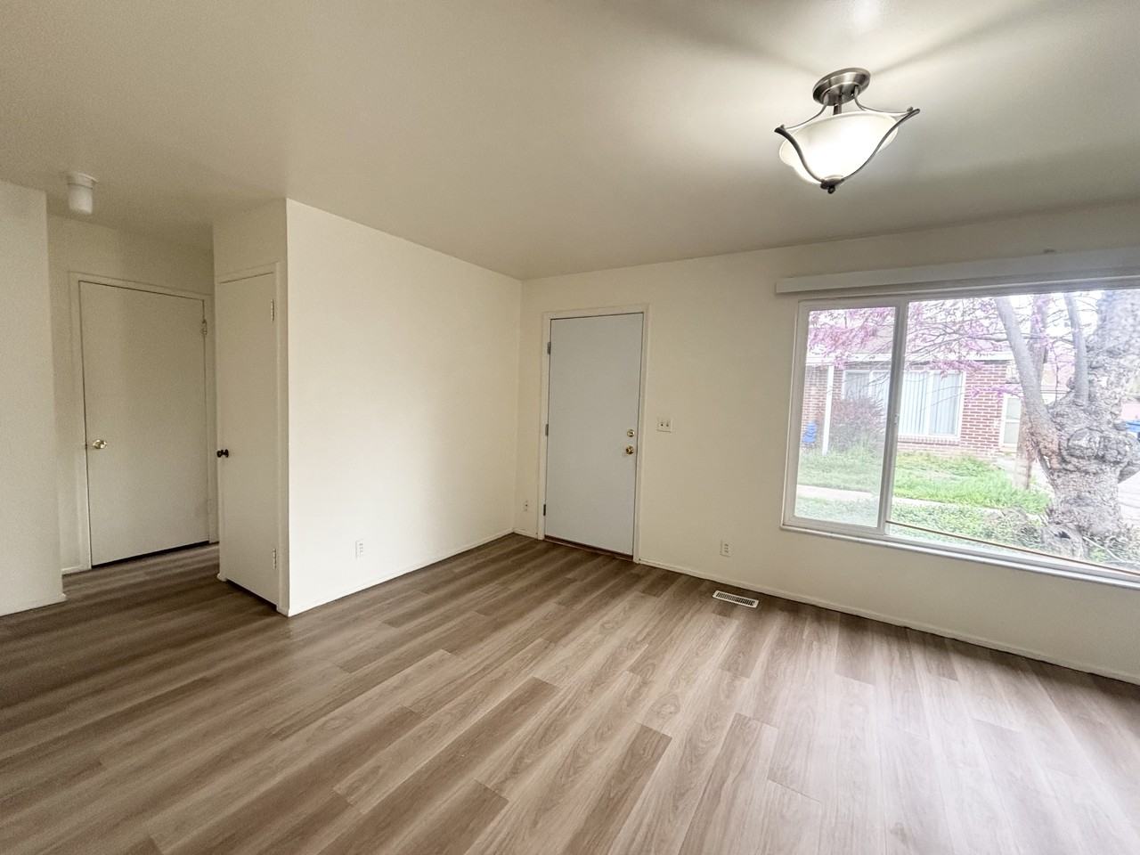 995 S 400 E #1003 - Photo 5 of 18