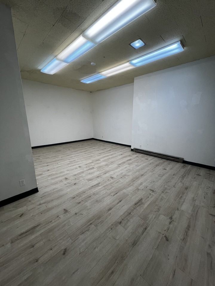 413 W Railroad Ave #1 - Photo 4 of 8