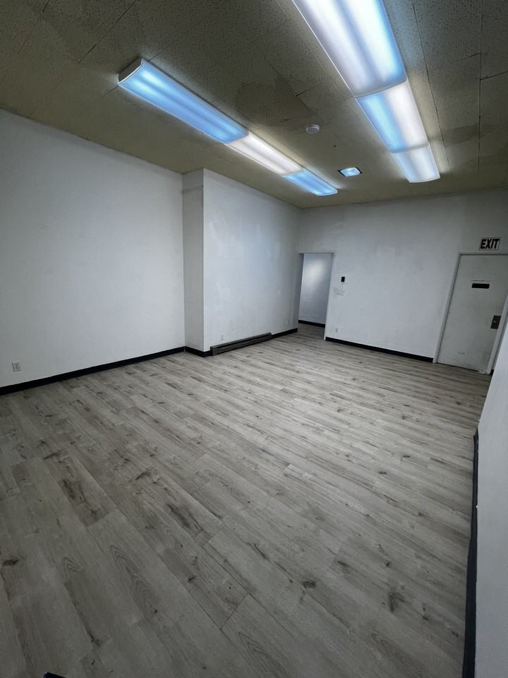 413 W Railroad Ave #1 - Photo 5 of 8