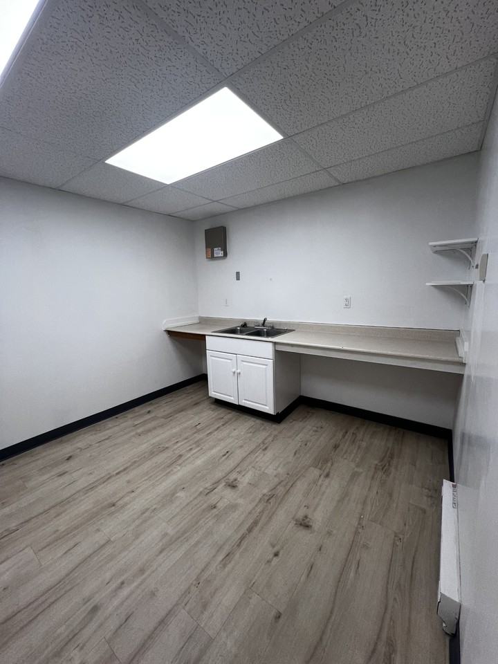 413 W Railroad Ave #1 - Photo 6 of 8