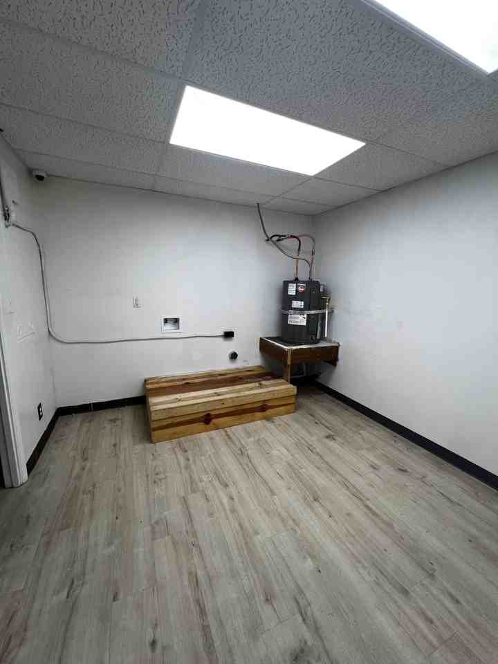 413 W Railroad Ave #1 - Photo 7 of 8