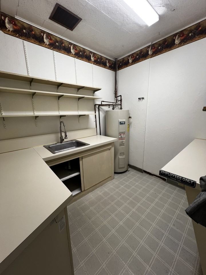 415 W Railroad Ave #1 - Photo 3 of 6