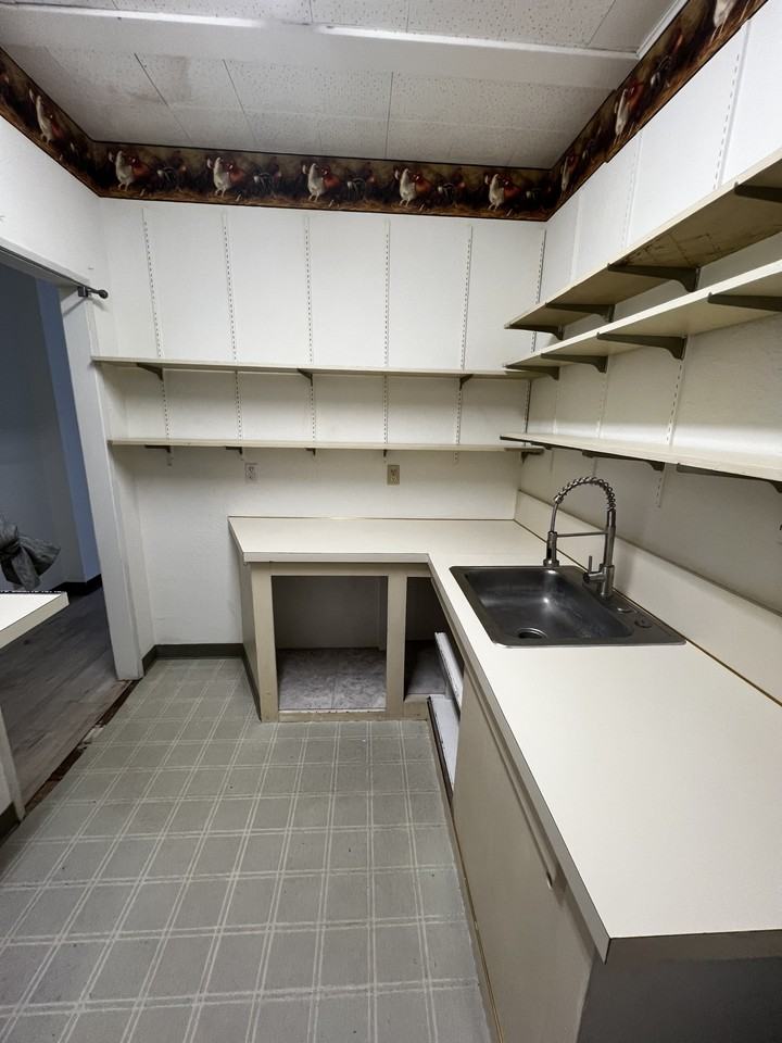 415 W Railroad Ave #1 - Photo 4 of 6