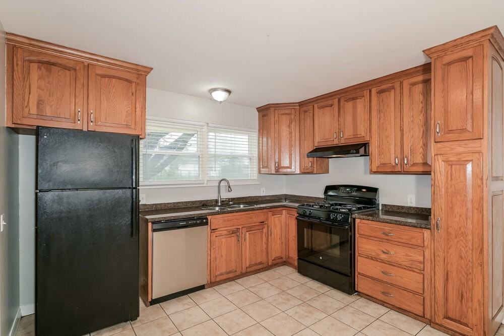 13 Cricket Ct - Photo 7 of 17