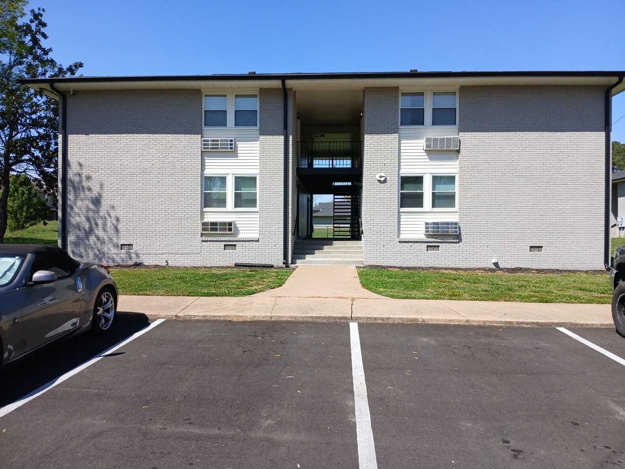 405 Oak Street - Photo 2 of 24