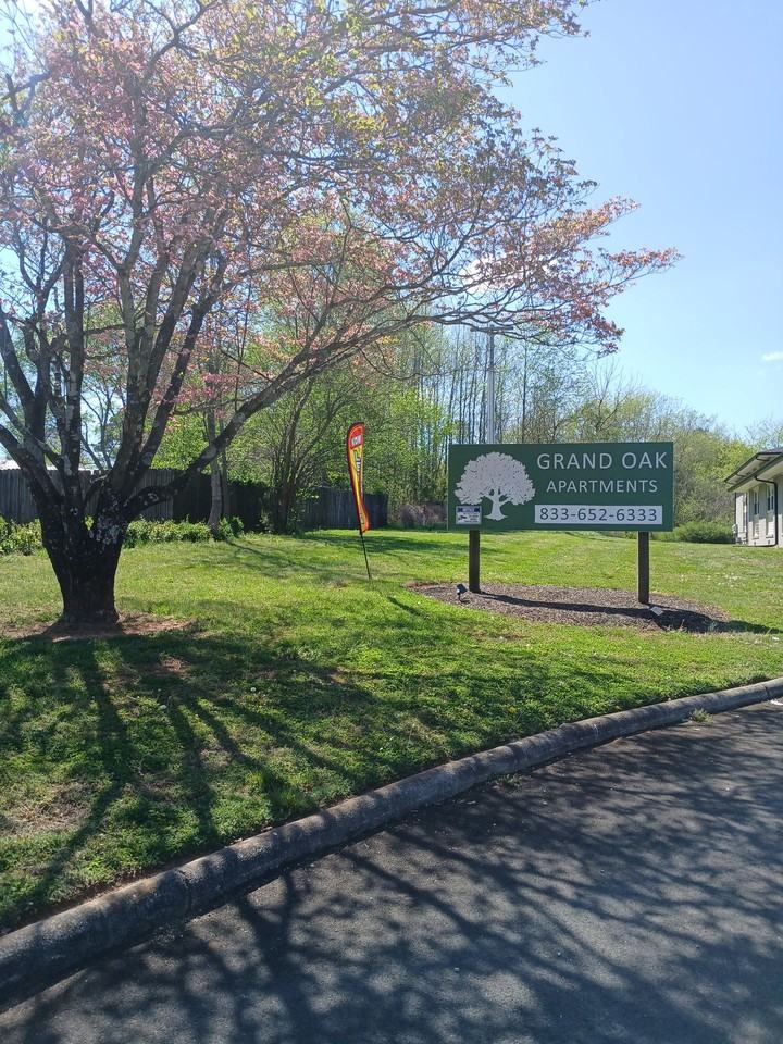 405 Oak Street - Photo 4 of 24