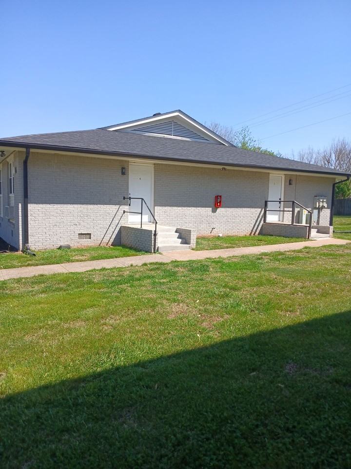 405 Oak Street - Photo 5 of 24