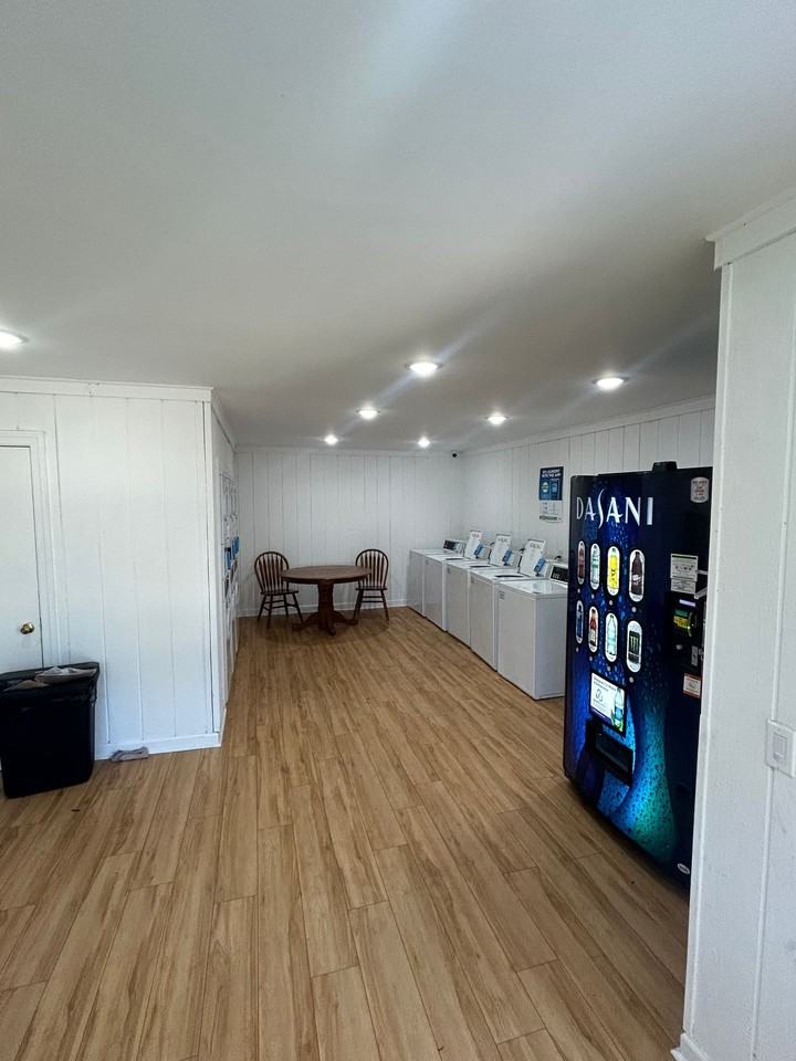 405 Oak Street - Photo 7 of 24