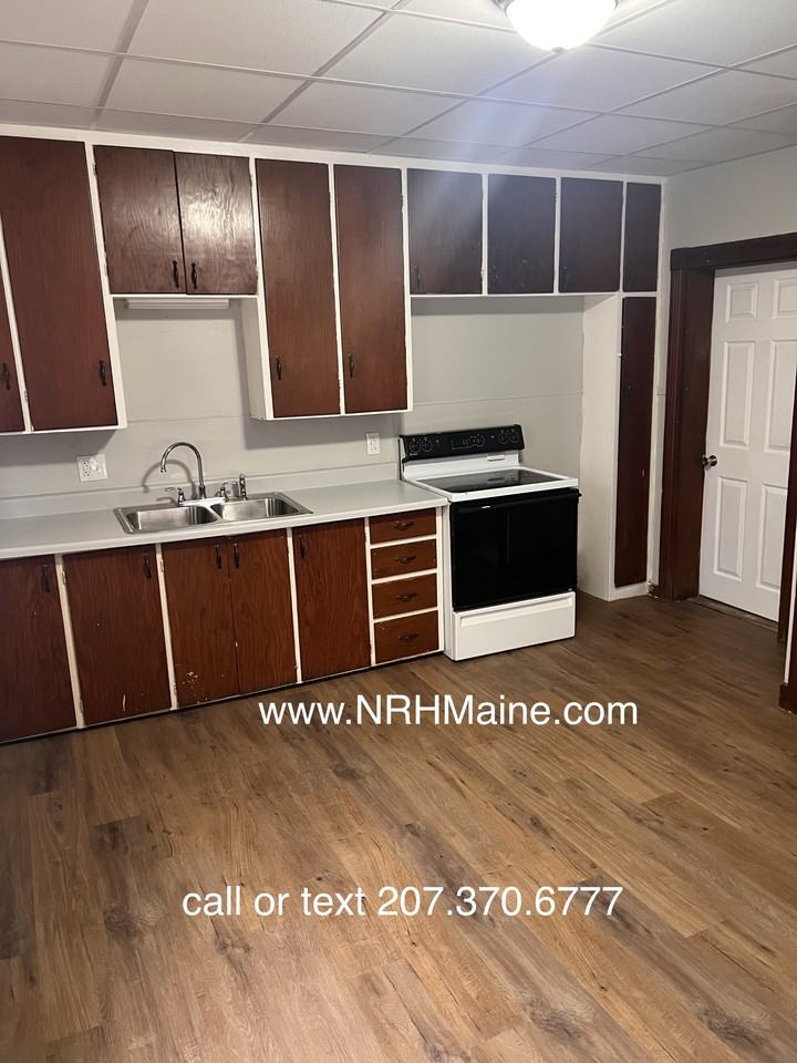 38 College St #1-38-1 - Photo 2 of 5