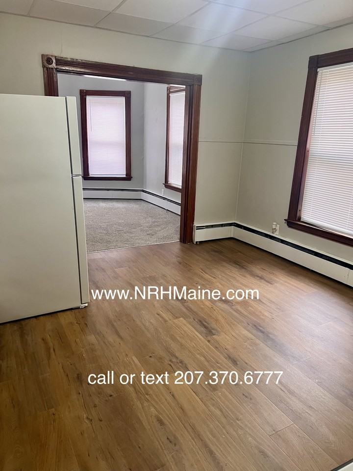 38 College St #1-38-1 - Photo 3 of 5