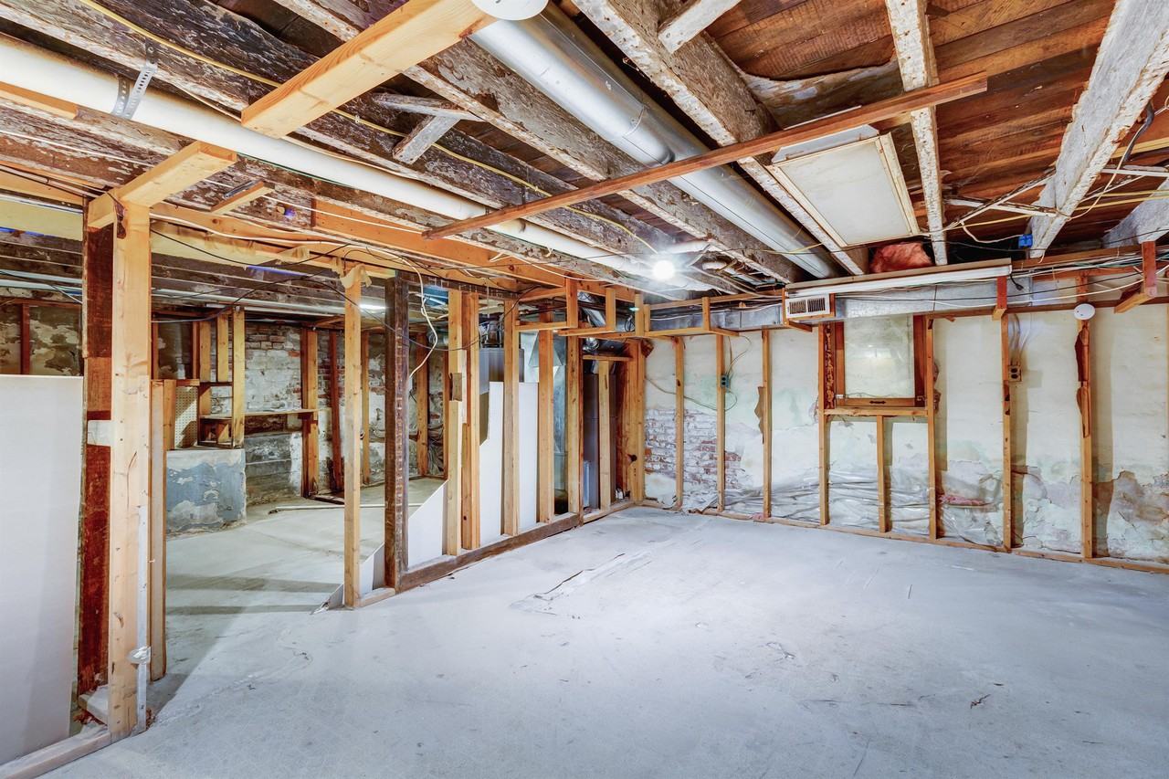 1112 Quincy St #1 - Photo 6 of 10