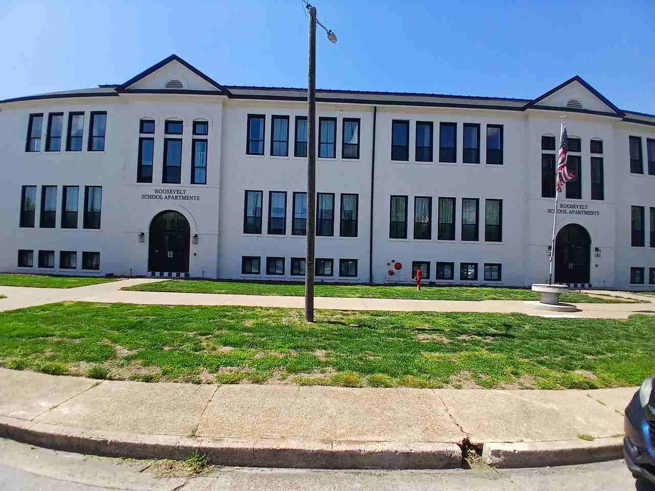 Roosevelt School Apartments - Photo 4 of 21