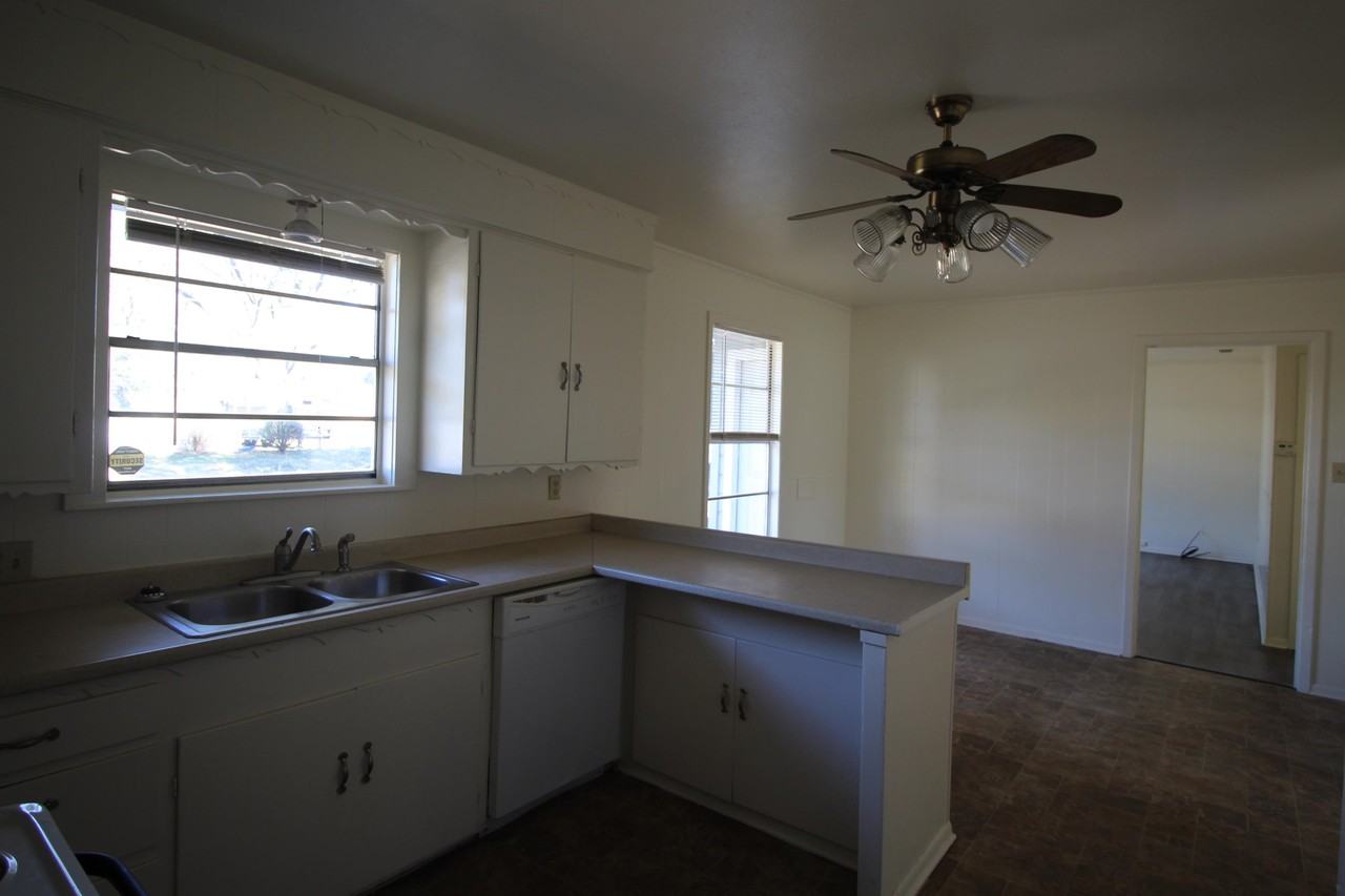 605 W Hill St #1 - Photo 5 of 16