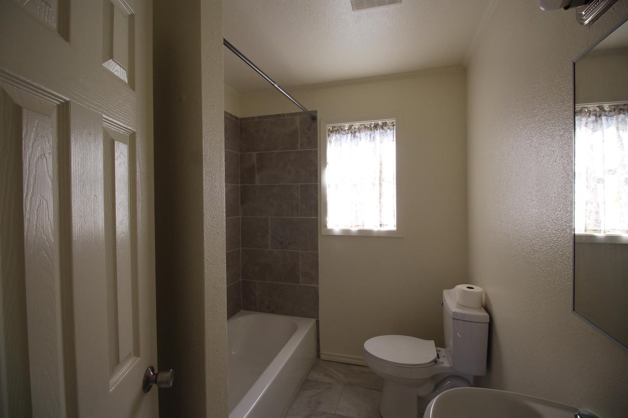 605 W Hill St #1 - Photo 6 of 16