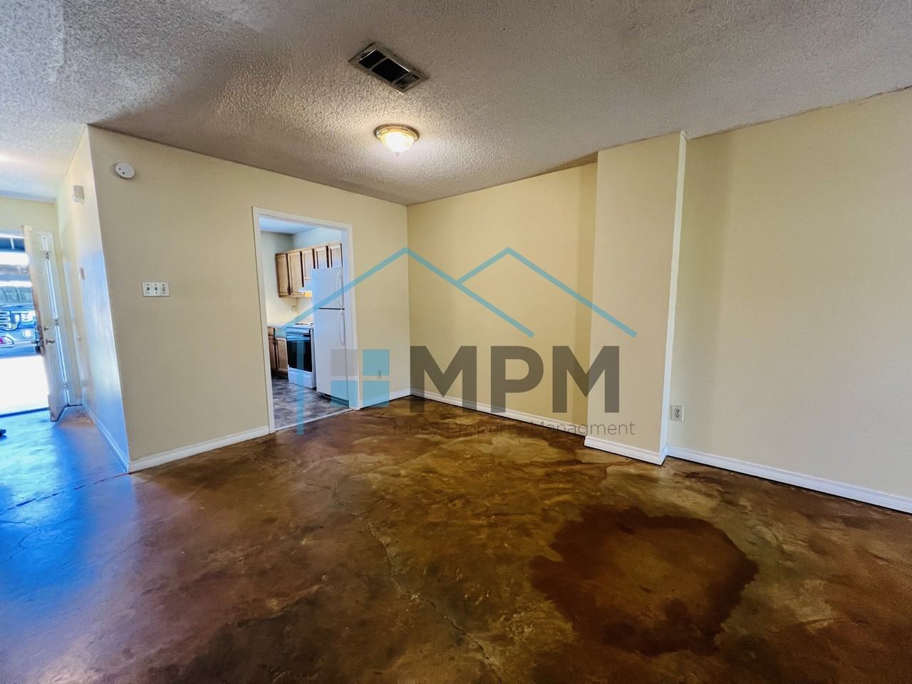 62 Colonial Dr #D - Photo 2 of 18