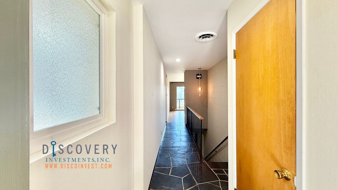 16 Carisbrook Ln - Photo 2 of 37