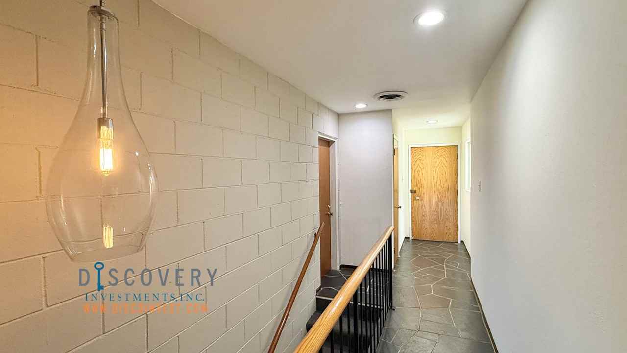 16 Carisbrook Ln - Photo 3 of 37