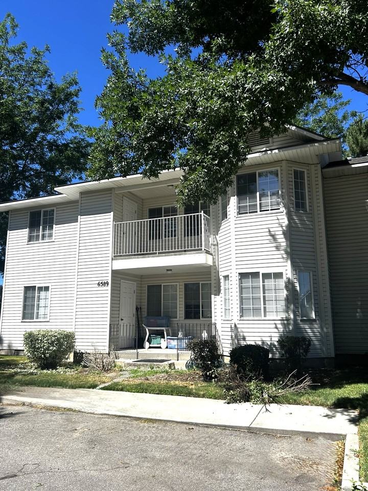 6589 W Lucky Ln #202 - Photo 3 of 39