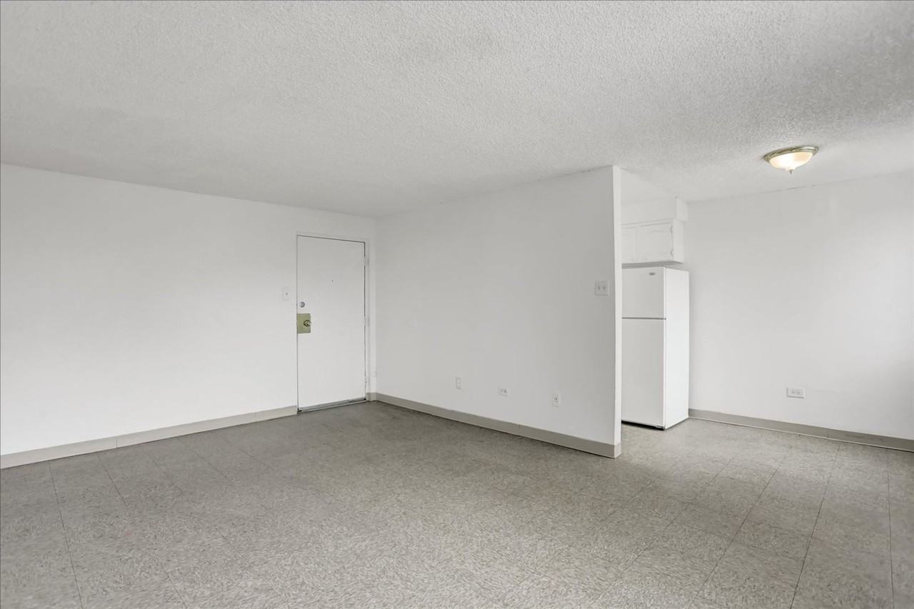 We accept Section Voucher 8! Great location close to the city! - Photo 7 of 29