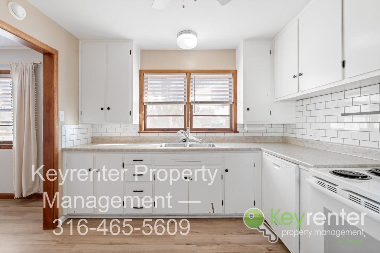 3537 S Bennett Ave - Photo 2 of 27