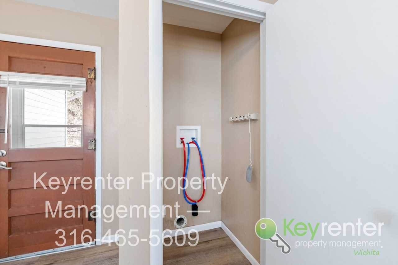 3537 S Bennett Ave - Photo 4 of 27