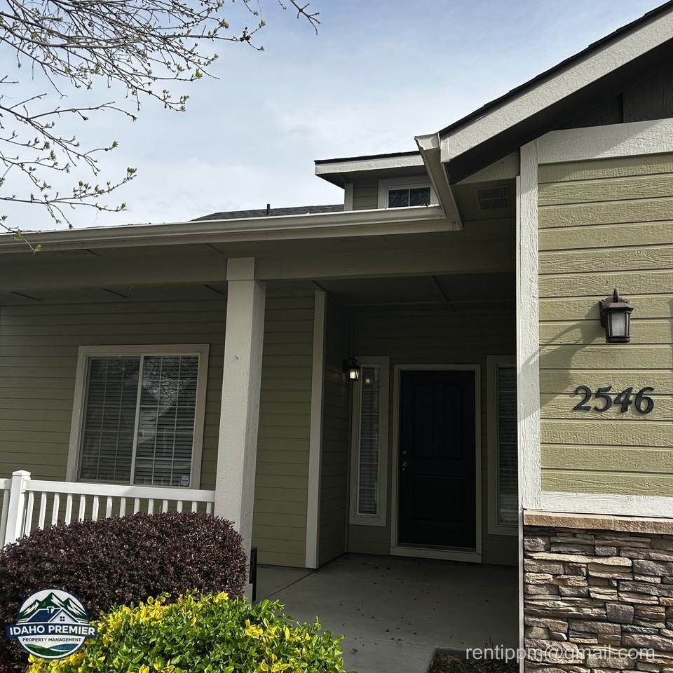 2546 W Cerulean Dr #1 - Photo 3 of 16