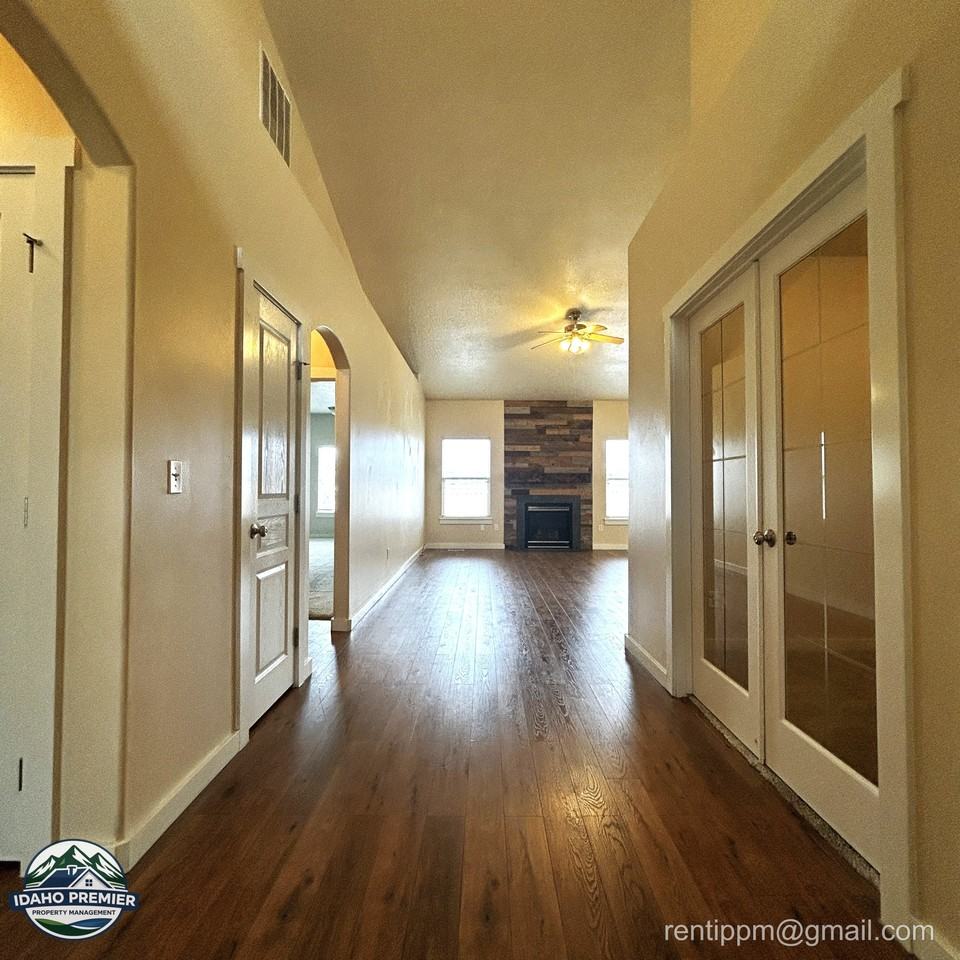 2546 W Cerulean Dr #1 - Photo 4 of 16