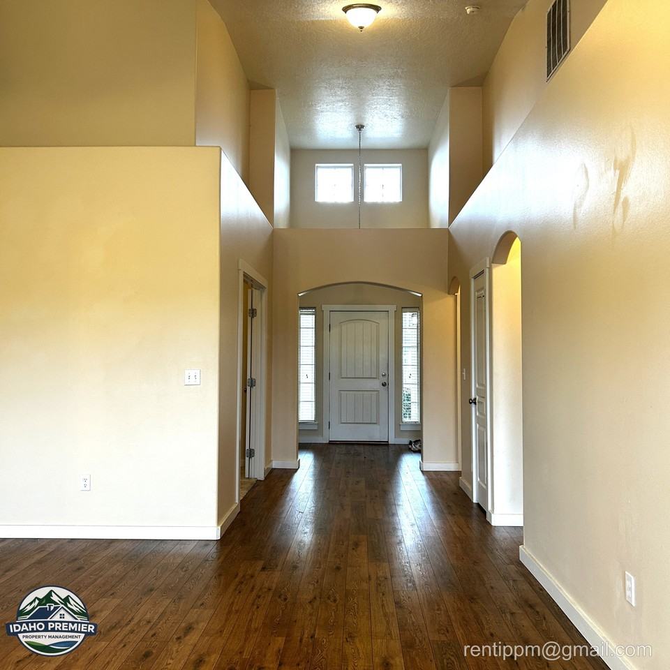 2546 W Cerulean Dr #1 - Photo 5 of 16