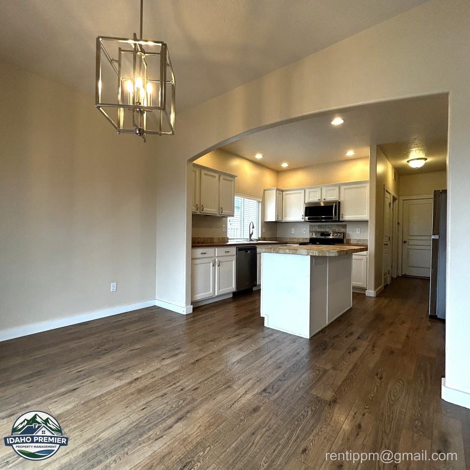 2546 W Cerulean Dr #1 - Photo 7 of 16