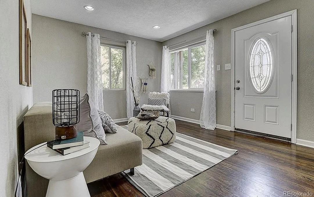 815 S Eliot St - Photo 2 of 12