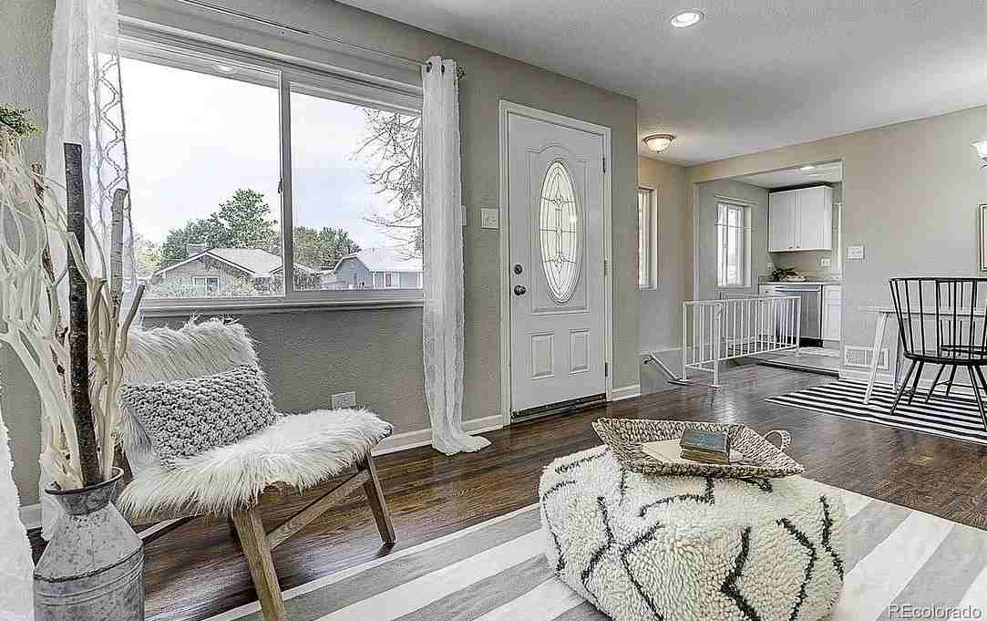 815 S Eliot St - Photo 3 of 12