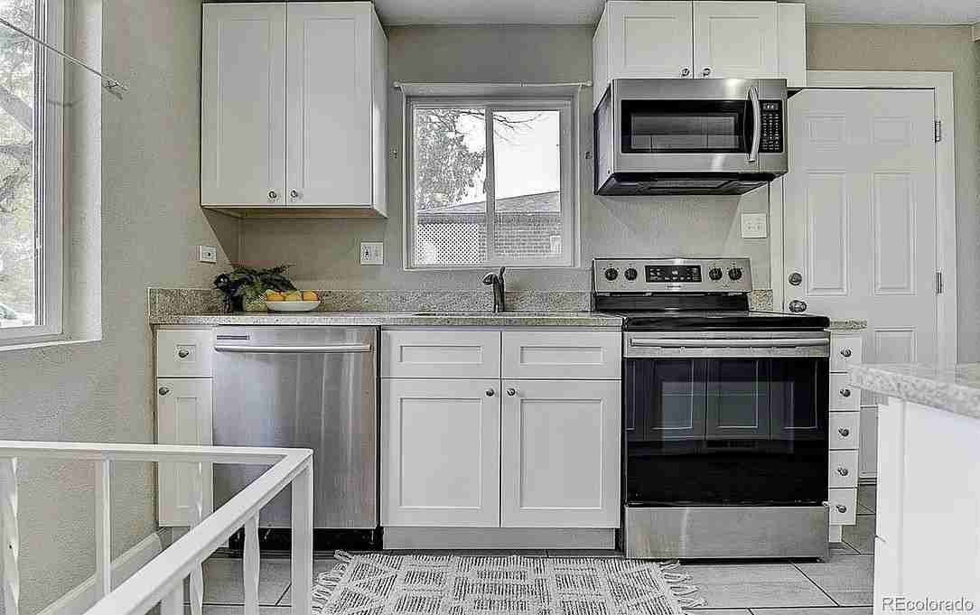 815 S Eliot St - Photo 6 of 12