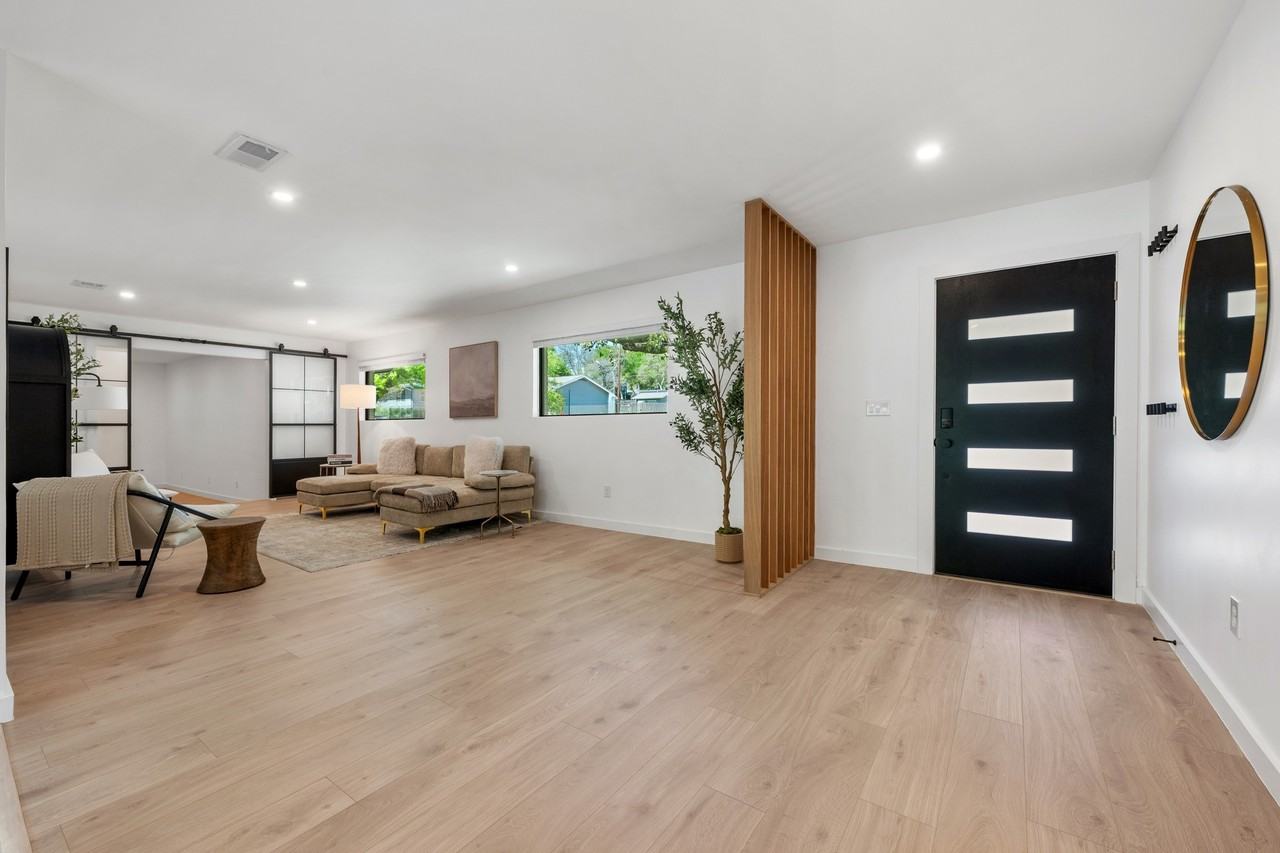 2607 Pembrook Trl #1 - Photo 2 of 21