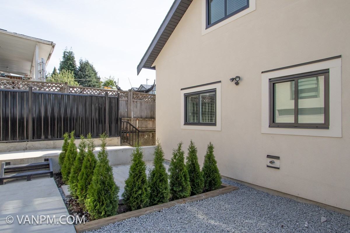 5577 Melbourne Street - Photo 4 of 14