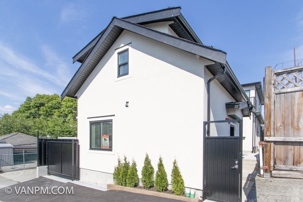 5577 Melbourne Street - Photo 5 of 14