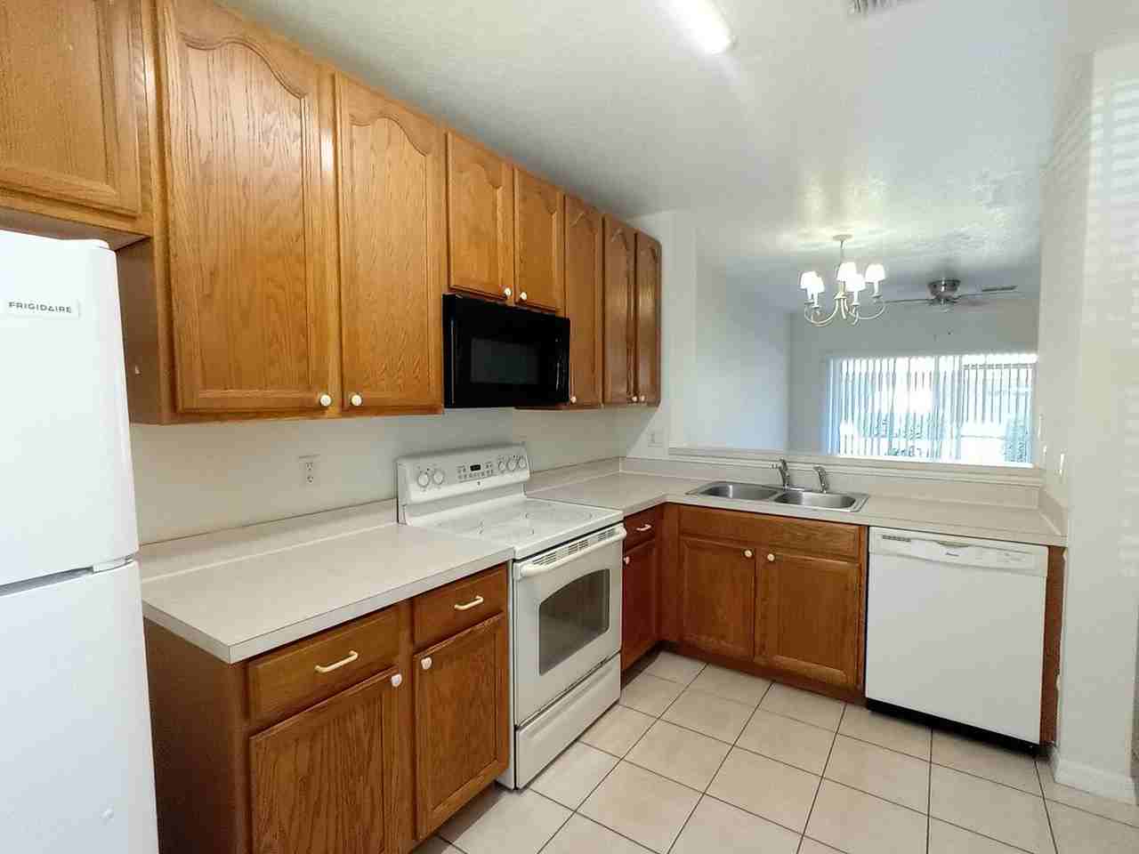 219 Weymouth Dr - Photo 2 of 13