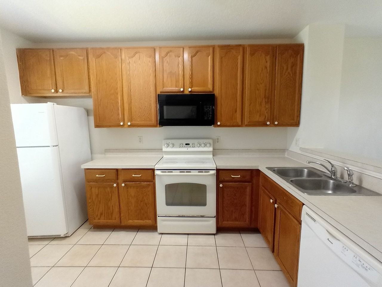 219 Weymouth Dr - Photo 4 of 13