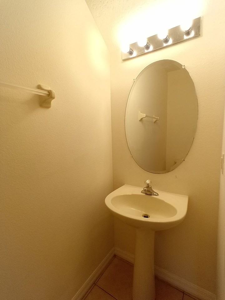 219 Weymouth Dr - Photo 5 of 13