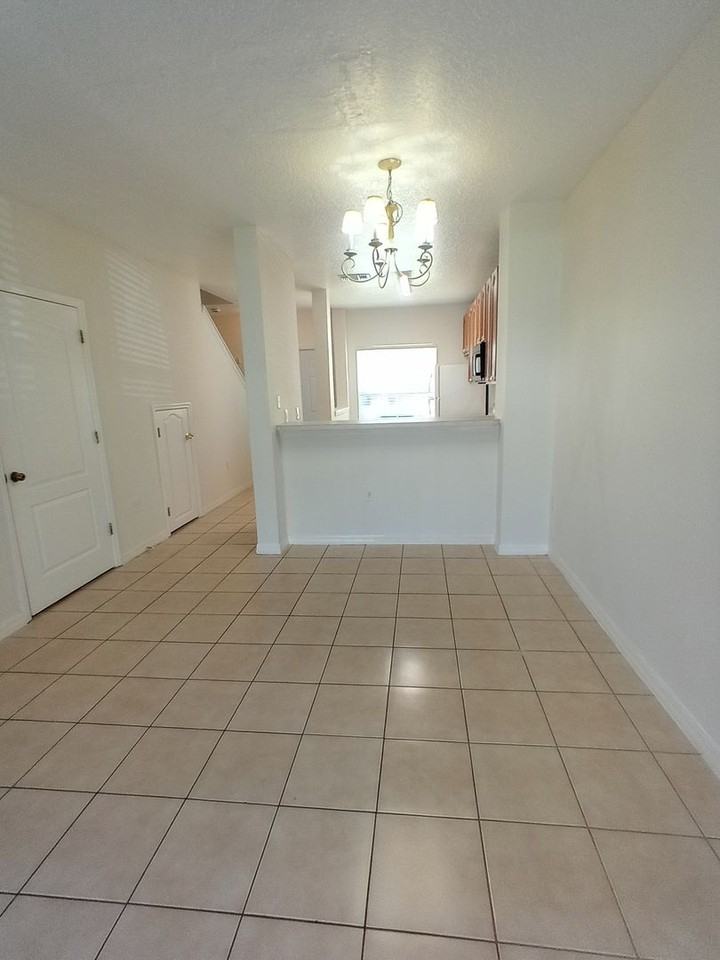 219 Weymouth Dr - Photo 7 of 13