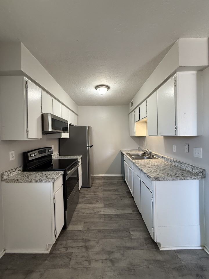 300 Whispering Sands Ct Se #A - Photo 4 of 14