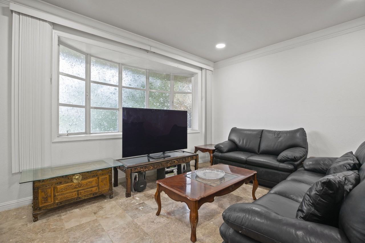 Burgess Ct #1 - Photo 4 of 20